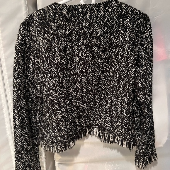 Chanel-style tweed cropped jacket. - Picture 2 of 3